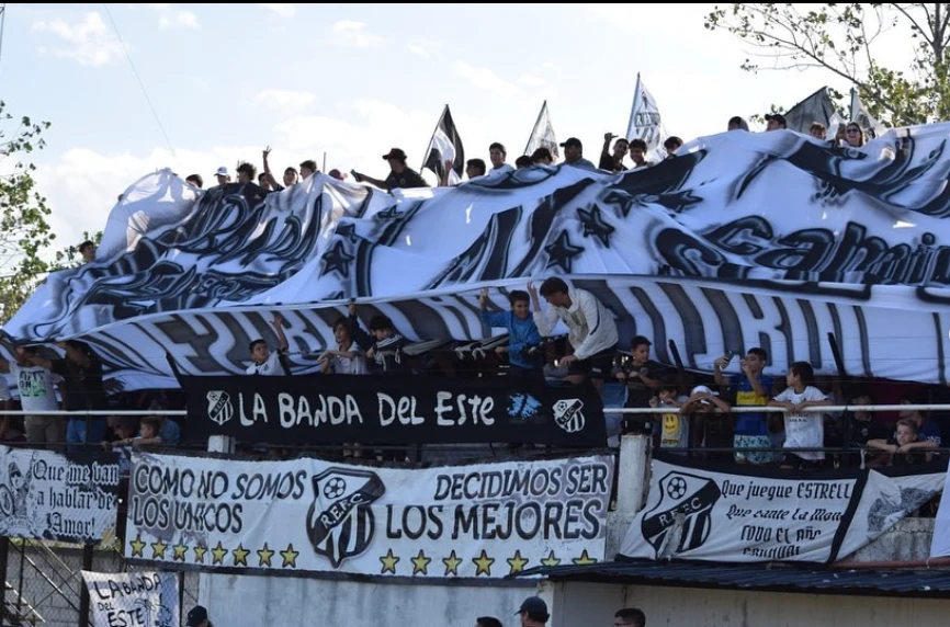 La Banda del Este en la tribuna